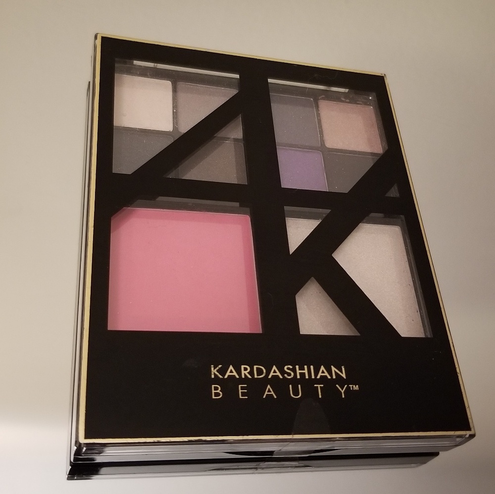 Kardashian Beauty No Apologies Face Kit